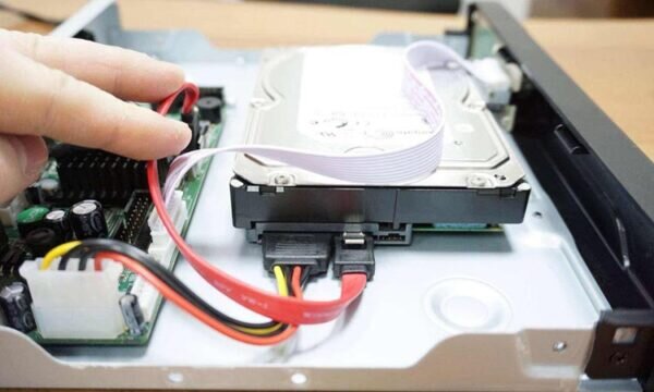 Как установить жесткий диск в видеорегистратор?
